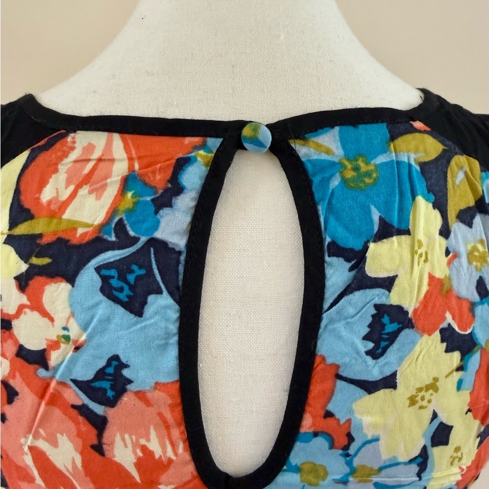 Womans floral dress - Picture 6 of 6